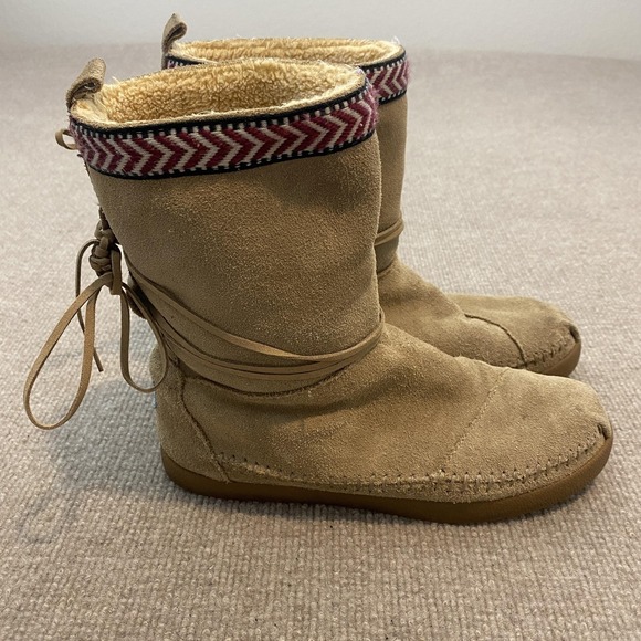 Toms Shoes - TOMS Boots‎ Womens Size 6.5 Beige Suede Faux Fur Lined Mid Calf Boho Moccasin